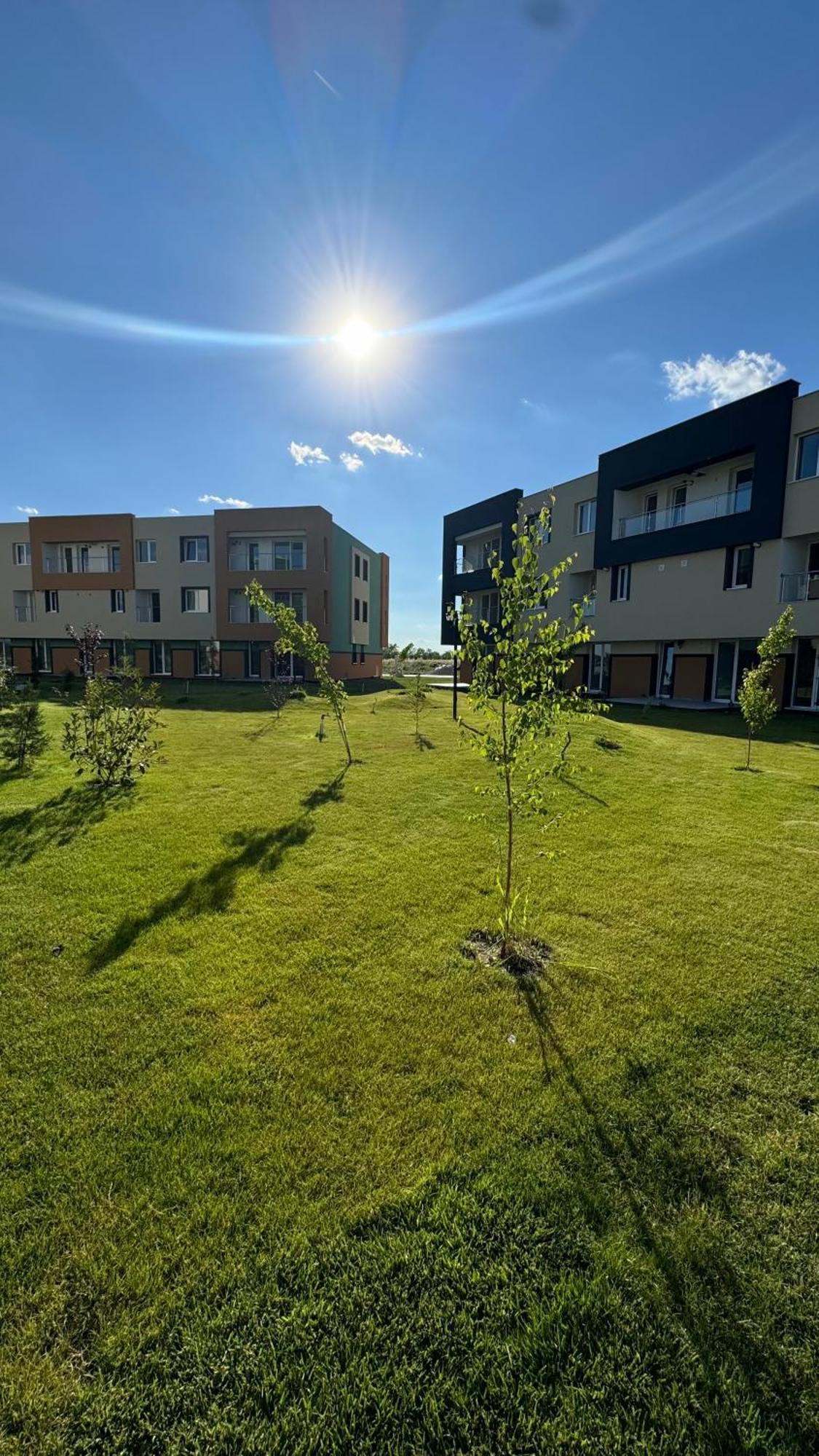 Libertatii Gardens Poolside Airport&Therme Otopeni Exterior foto