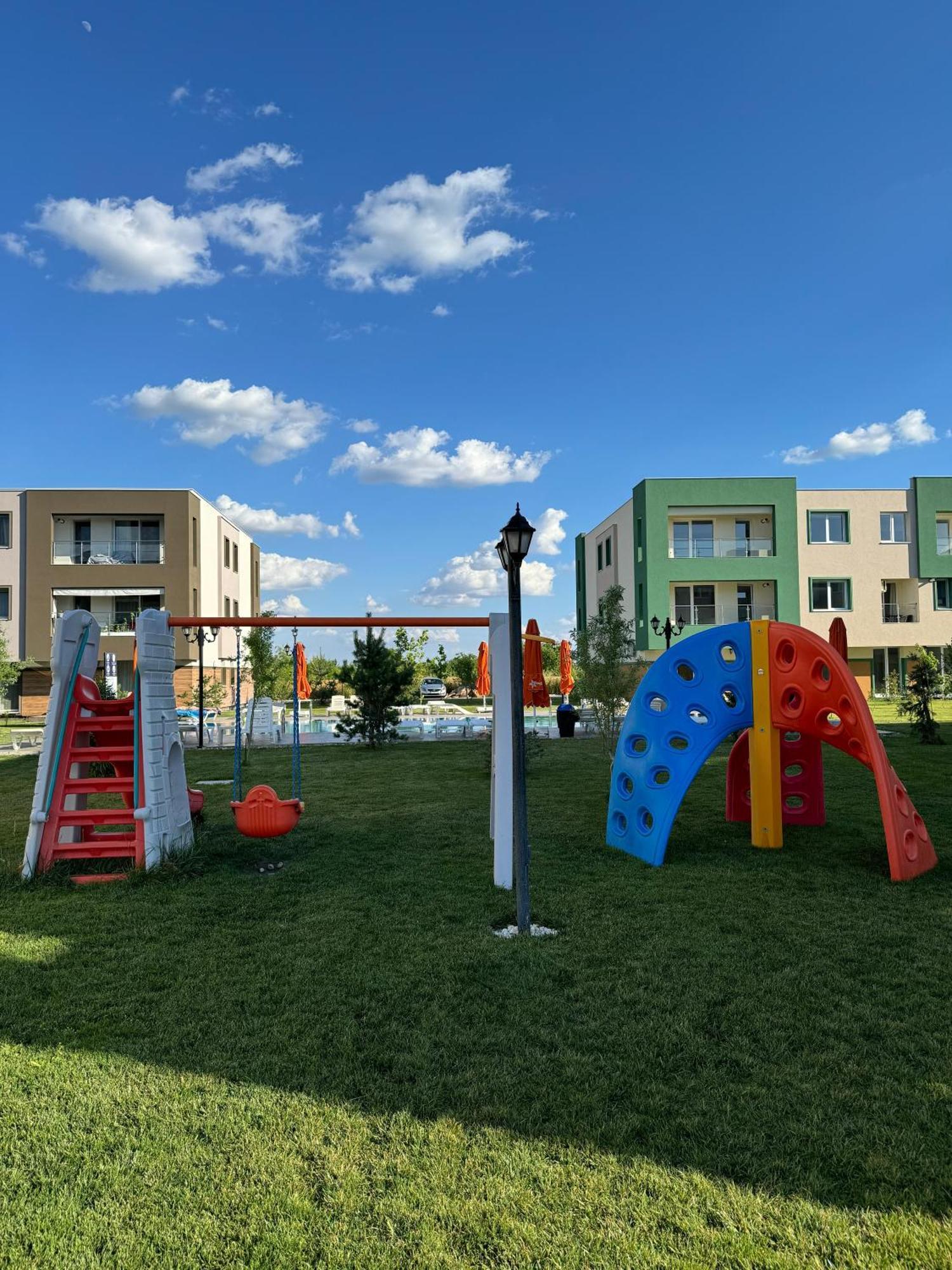 Libertatii Gardens Poolside Airport&Therme Otopeni Exterior foto